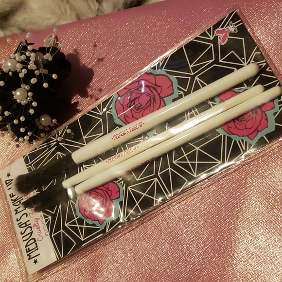 🌟💙Medusa Makeup Synethic Vegan Brush Set NWT - Picture 2 of 4